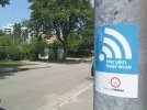 Freiburg.Freifunk Aufkleber auf der Langemarckstraße (Sommer 2015)