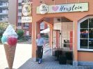 Herr Balaban vor dem "Herzlein" - dem neuen Cafe-Bar-Bistro im (…)