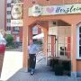 Herr Balaban vor dem "Herzlein" - dem neuen Cafe-Bar-Bistro im (…)